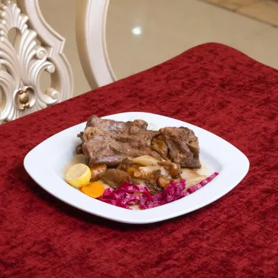 خوراک گوشت سرخ شده — رستوران معین درباری