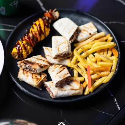 رول مرغ و بیکن — کافه کوچینی