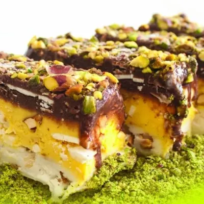 بستنی سنتی مغزدار — کافه رستوران هوراز