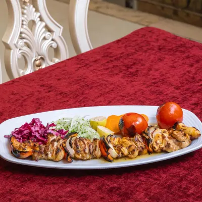 خوراک جوجه کباب ران — رستوران معین درباری