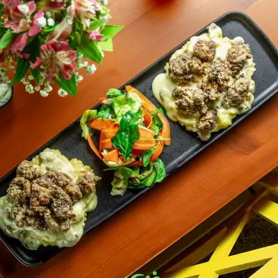 بشقاب ویژه سرآشپز (گوشت) — باغ زیتون