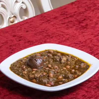 خوراک قورمه سبزی — رستوران معین درباری