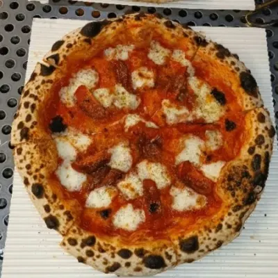 پیتزا مارگاریتا — کافه رستوران کلارا