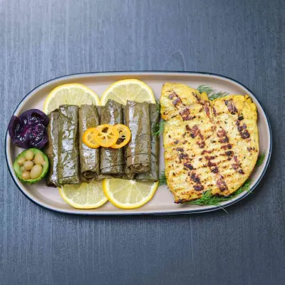 9 عدد دلمه برگ مو ترش با یک عدد استیک مرغ — دولمز