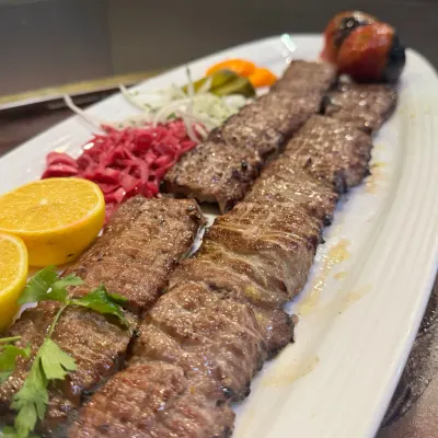 چلو کباب برگ ممتاز — رستوران دامون